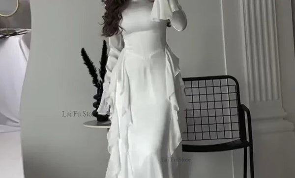 Robe longue élégante col haut volantée